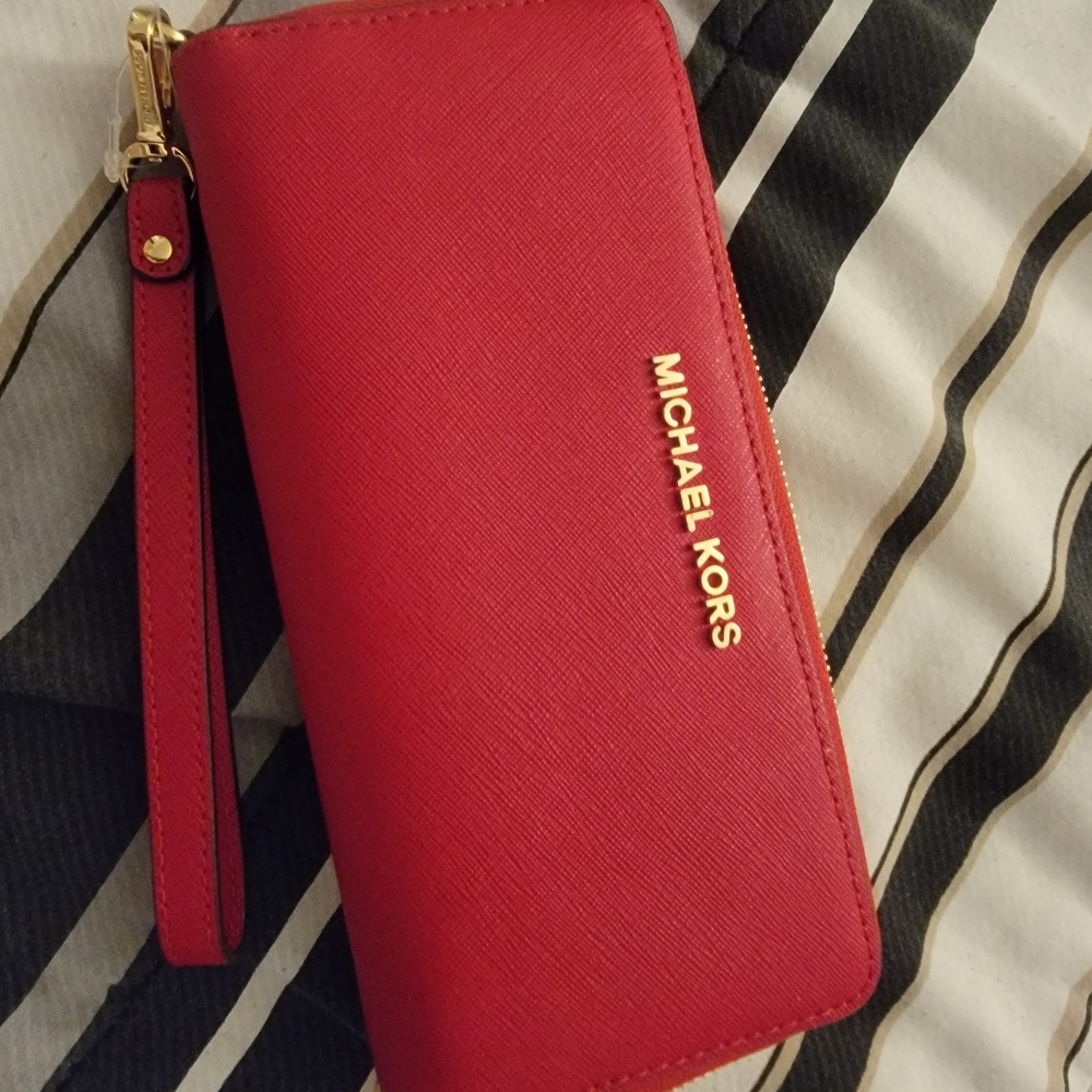 Micheal Kors Leather Continental Wallet